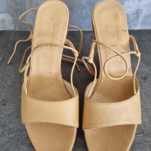 Home Sepatu Wedges Krem