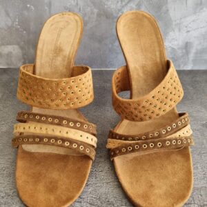 Home Sepatu High Heels Suede Krem